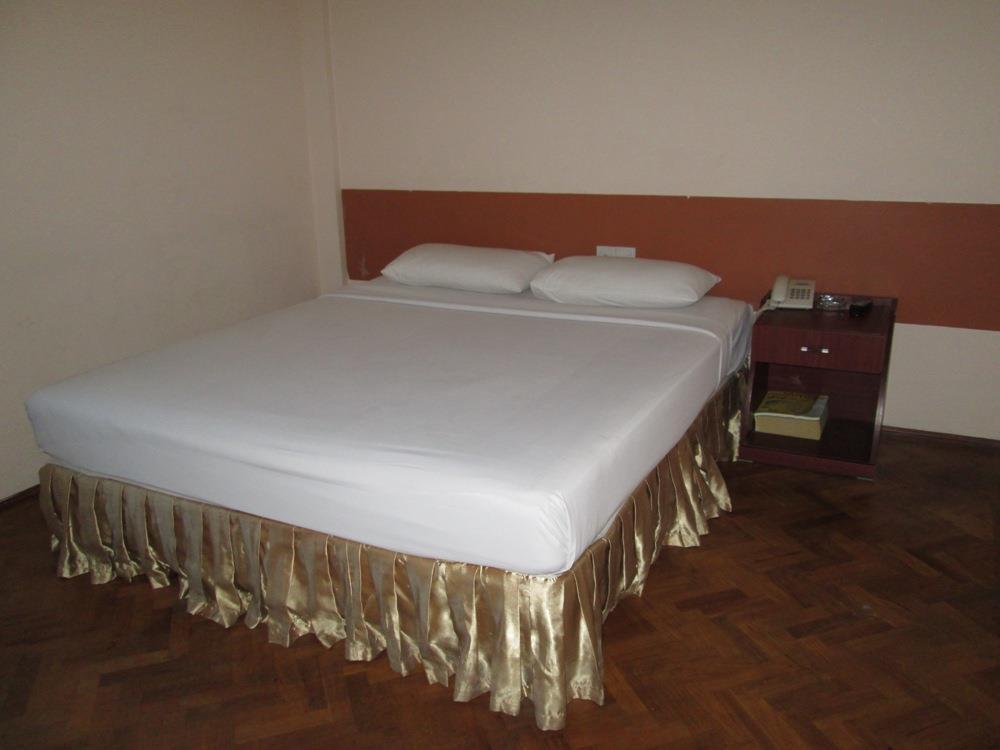 Royal Crown Hotel Yangon Exterior photo