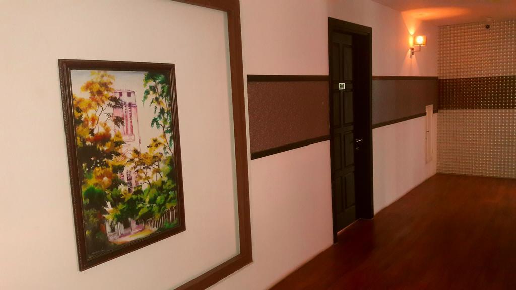Royal Crown Hotel Yangon Exterior photo