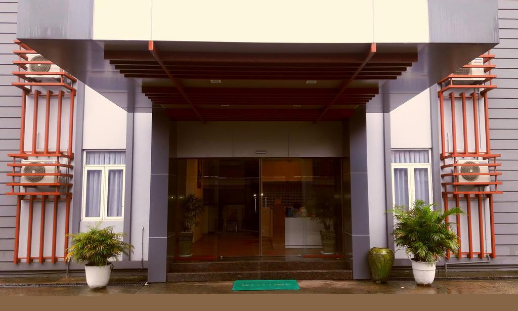 Royal Crown Hotel Yangon Exterior photo